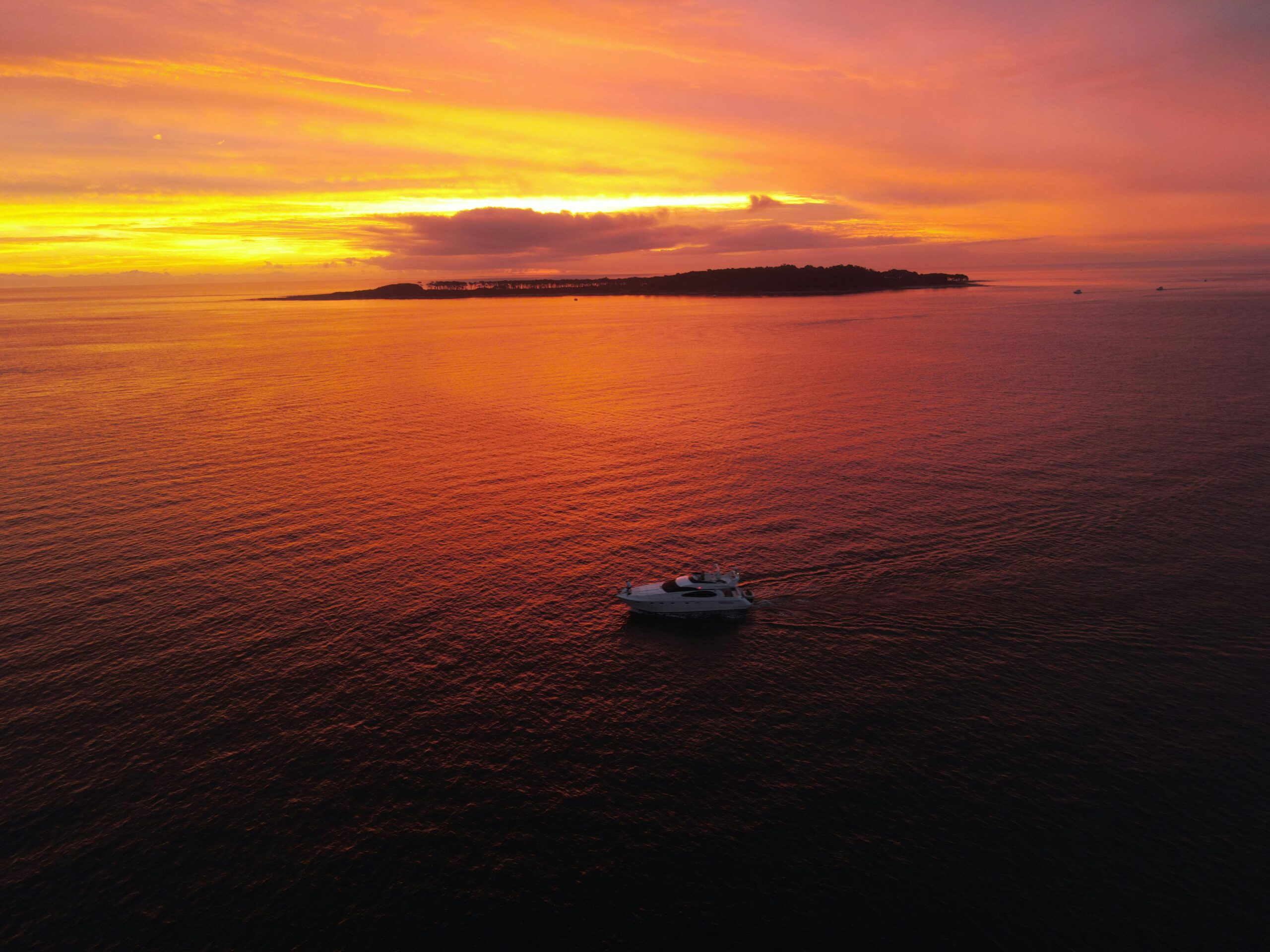 A peaceful sunset boat trip in Curaçao, offering stunning views of the coastline and vibrant skies as the sun sets.