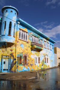 Colorful historic buildings along the waterfront in Willemstad, Curaçao, showcasing Dutch Caribbean architecture and lively city vibes.