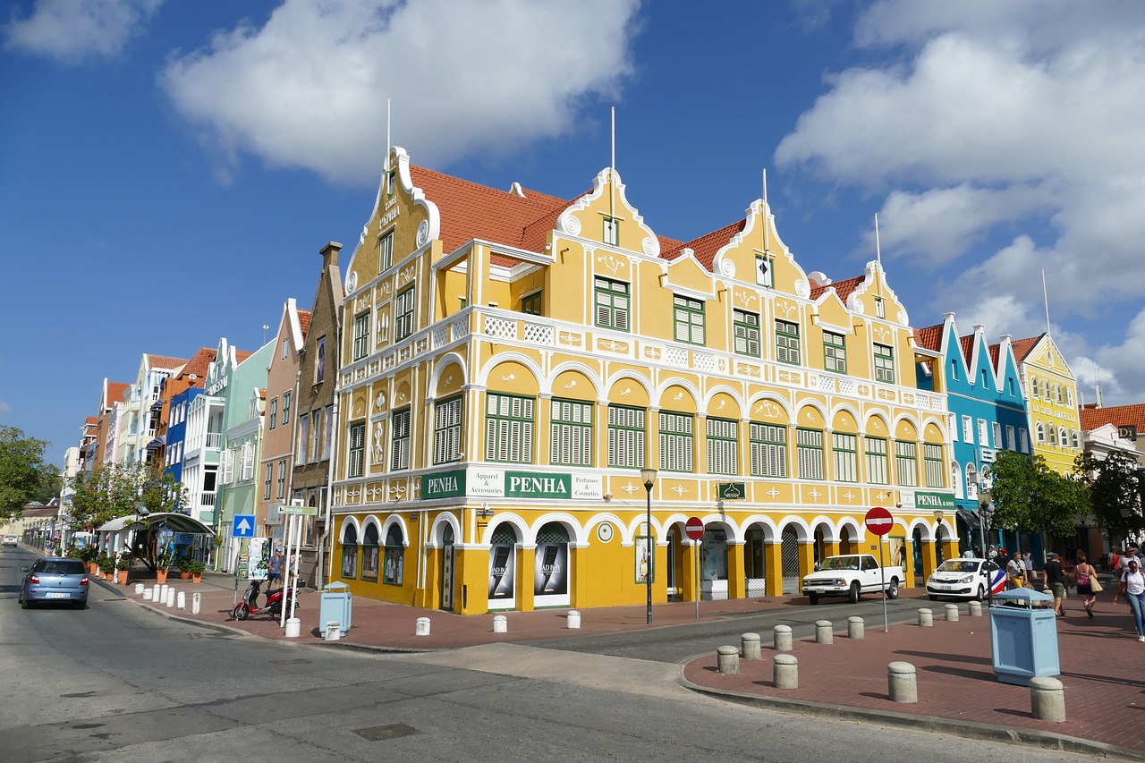 Curaçao bucket list with colorful Willemstad houses, white sandy beaches, and adventurous island activities.