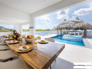 Modern luxury villa in Jan Thiel Curaçao with infinity pool and panoramic sea views