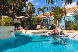 Boutique hotel Kura Botanica in Pietermaai, Willemstad, Curaçao with lush greenery and tropical design