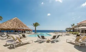 Sunset view over the infinity pool at Koraal Rooftop Terrace Curaçao