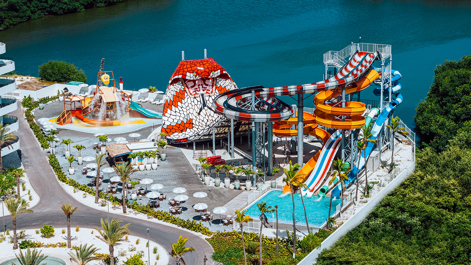 Enjoy the best beach day experiences in Curaçao with day passes at Corendon Mangrove, Coral Estate, and Avila Beach Hotel. Pools, beaches, and fun await!