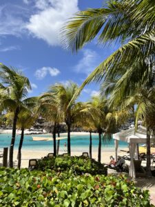 Airplane landing at Curaçao International Airport with blue Caribbean sea in the background — easy access from the US, Canada, and Europe.