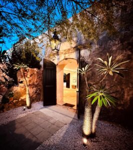 Historic Curaçao landhuis surrounded by tropical gardens